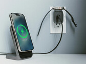 O novo bloco de carregamento rápido Nomad 65W tem uma almofada de carregamento sem fio na parte superior (Fonte da imagem: Nomad)