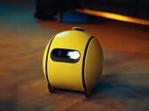 O Samsung Ballie é tanto uma câmera de segurança móvel quanto um projetor.
