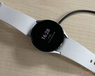 O Galaxy Watch5 Pro pode parecer um relógio maior Galaxy Watch4, fotografado. (Fonte da imagem: NotebookCheck)