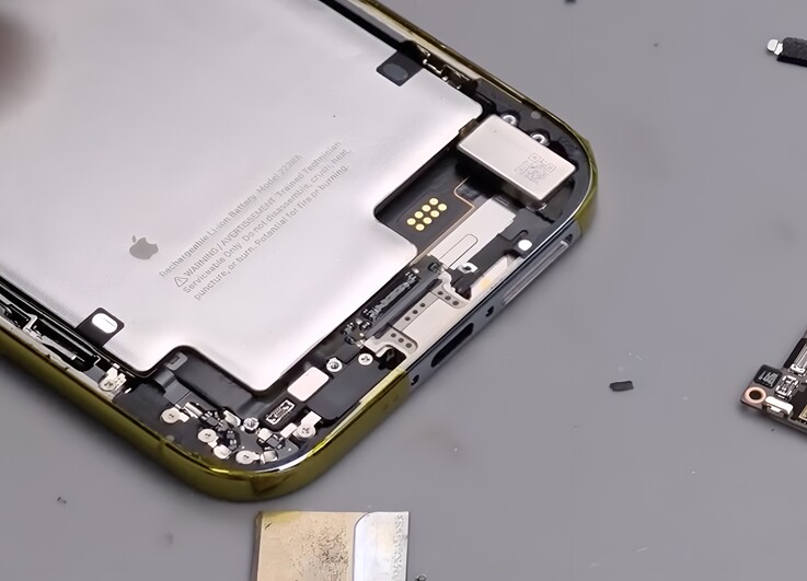 Abrir espaço para um slot SIM físico não foi uma tarefa fácil.