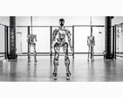 A BMW está fazendo experiências com robôs humanoides inspirados no Optimus da Tesla (Imagem: Figura)