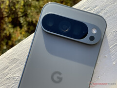 O Pixel 9 Pro é um dos vários dispositivos Pixel elegíveis para as atualizações do Pixel deste mês. (Fonte da imagem: Notebookcheck)