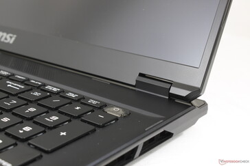 A rigidez da dobradiça é razoável, mas poderia ter sido mais forte para o tamanho