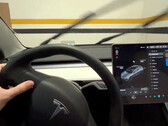 A velocidade do limpador de para-brisa do Model 3/Y pode finalmente ser ajustada com botões (imagem: Laplasz/Twitter)