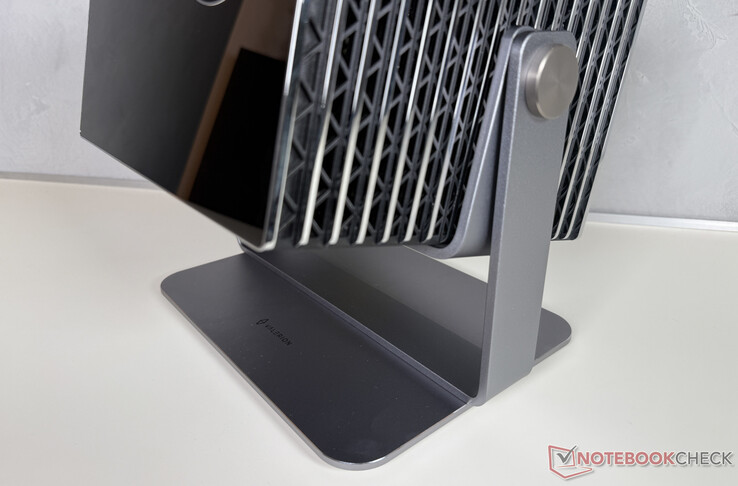 O suporte de mesa de cardan disponível como opção permite um alinhamento particularmente fácil