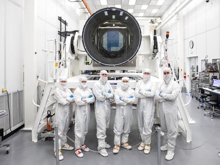 A câmera do LSST montada no Simonyi Survey Telescope pesa 2.800 kg e usa filtros de 75 cm para obter imagens do céu noturno do espectro de luz ultravioleta ao infravermelho próximo. (Fonte da imagem: SLAC National Accelerator Laboratory)