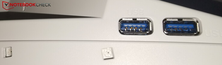 As duas portas USB na parte inferior esquerda