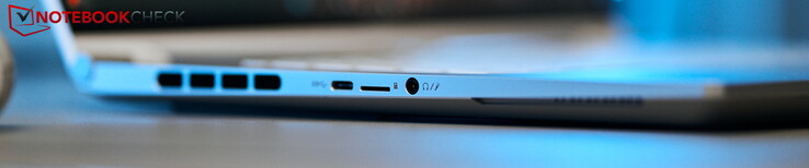 Esquerda: USB-C 3.2 Gen2, microSD, fone de ouvido