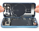 O iPhone 14 pode ser aberto de ambos os lados, ao contrário dos modelos mais antigos. (Fonte da imagem: iFixit)