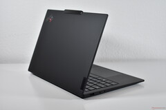 Agora com touchpad Sensel háptico: Lenovo ThinkPad X1 Carbon Gen 13 recebe opção de personalização (fonte da imagem: Benjamin Herzig/Notebookcheck)