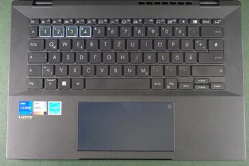 A área do teclado é um pouco menos suscetível a marcas de impressões digitais