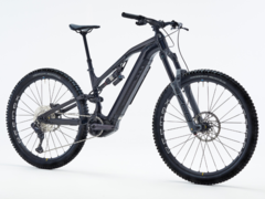 A Decathlon Rockrider E-FEEL 900S Team Edition é uma eMTB de suspensão total. (Fonte da imagem: Decathlon)