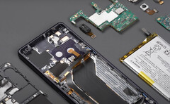 O Xperia 1 IV é relativamente modular, uma vez que você remove seu painel traseiro colado. (Fonte da imagem: WekiHome)