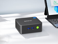O G3 Pro custa a partir de US$ 150 na China. Na foto: uma imagem promocional mostrando o mini PC ao lado de um laptop. (Fonte da imagem: GMKtec - editado)