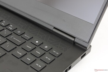 O design visual geral tem muito em comum com o Envy 16 prateado