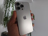 Não é imaginação do senhor, o iPhone 15 Pro funciona mais quente em modo inativo do que os iPhones anteriores. (Imagem: Notebookcheck)