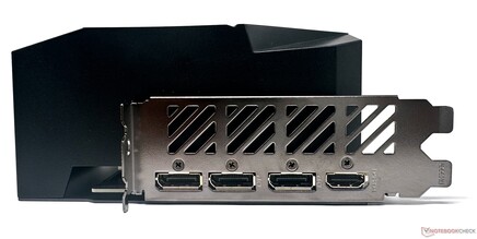Aorus GeForce RTX 4070 Ti Master - Portos: 3x DisplayPort 1.4a-out, 1x HDMI 2.1-out