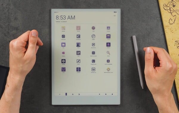 O Android permite que os usuários instalem aplicativos de terceiros para leitura e entretenimento no reMarkable Paper Pro.