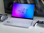 Asus ROG Zephyrus G14 2025. (Fonte da imagem: Andreas Osthoff/Notebookcheck)