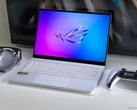 Asus ROG Zephyrus G14 2025. (Fonte da imagem: Andreas Osthoff/Notebookcheck)