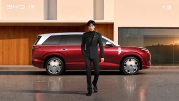 O SUV de tamanho normal Great Tang.