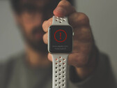 Um Apple Watch running watchOS 8.5 pode agora ser recuperado por um iPhone próximo. (Fonte da imagem: Daniel Cañibano - editado)