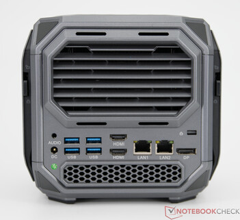 Acemagic M1A Pro+ - Conexões no painel traseiro