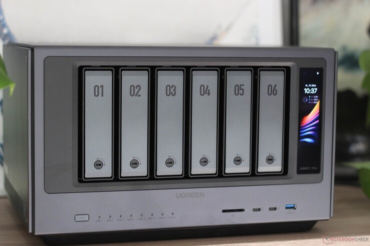 O NAS vem com uma tela