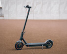 A Xiaomi Electric Scooter 4 Pro é na verdade fabricada pela Segway-Ninebot, Mi Electric Scooter Pro fotografada. (Fonte da imagem: Xiaomi)