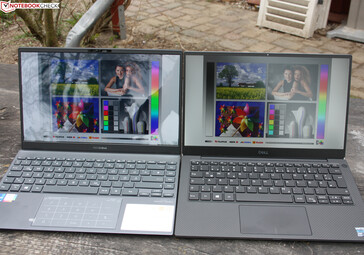 XPS 13 9305 IPS Full HD (direita, fosco) versus Asus ZenBook UX325EA OLED Full HD (esquerda, lustroso)