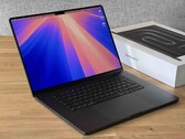 O MacBook Pro equipado com o M4 Max apresenta um desempenho impressionante de CPU e GPU. (Fonte da imagem: Notebookcheck)