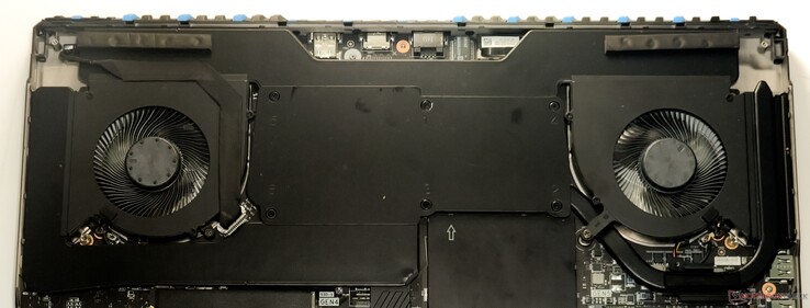 O Titan 18 HX AI usa uma câmara de vapor em vez de heatpipes