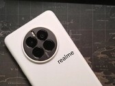 Vazamento do design do Realme GT5 Pro. (Fonte: Xiaoyu Review via Weibo)