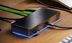 O novo Razer Thunderbolt 4 Dock Chroma embarca no final deste mês. (Imagem: Razer)