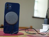 O novo carregador sem fio 15. (Fonte: Notebookcheck)