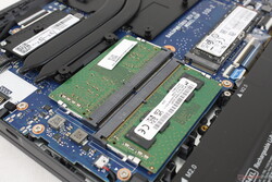 Slots acessíveis 2x SODIMM