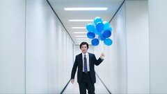 Severance também é uma paródia afiada da cultura de escritório no capitalismo em estágio avançado. (Fonte da imagem: Apple TV+)