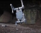 O Unitree A2 Stellar Hunter pode não apenas dançar, mas também carregar até 66 libras em suas costas. (Fonte da imagem: Untitree via YouTube) 