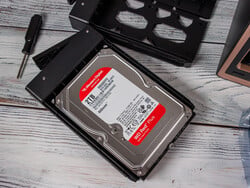Os HDDs não chegam nem perto de saturar a porta de 10 Gbit.