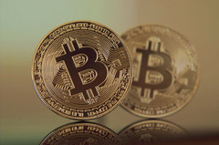 O bitcoin caiu 10% nas últimas 24 horas, como efeito do ataque russo à Ucrânia 