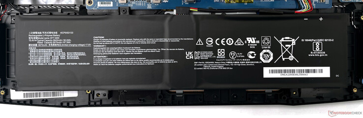 A bateria de 90 Whr oferece tempos de funcionamento decentes para um laptop para jogos