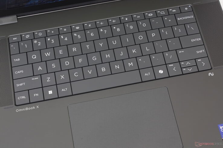 Novo design de teclado com espaço mais estreito entre cada tecla e curso geralmente mais raso