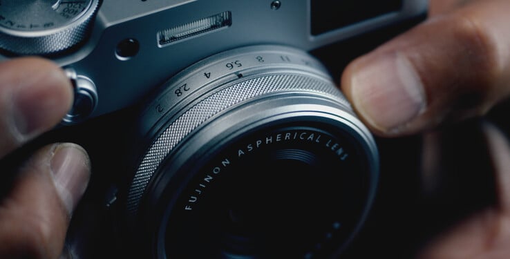 A lente principal com controles manuais é essencial para o apelo da X100V (Fonte da imagem: Fujifilm)