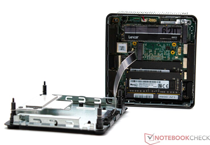 O Geekom A5 com a placa de base removida