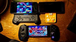 Controles de jogos Abxylute M6 (superior esquerdo), M4 (superior direito) e S9 (inferior).