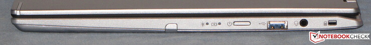 Lado direito: botão de alimentação, USB 3.2 Gen 1 (Tipo A), porta combinada de áudio, slot para trava de cabo