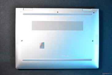 Capa inferior do HP EliteBook x360 830 G10