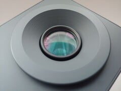 O projetor não vem com uma tampa de lente. (Fonte da imagem: Notebookcheck)