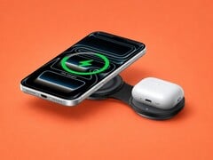 O novo carregador 2 em 1 Ugreen MagFlow dobra-se até ficar do tamanho da palma da mão.