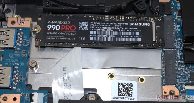 Há espaço para dois SSDs PCIe 4.